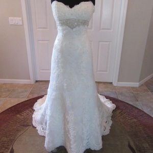 Casa Blanca Size 14 never been altered. Dress was discontinued.